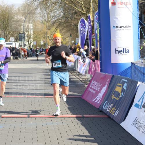 12.04.2026 - 45. Internationalen Wilhelmsburger Insellauf Strokosch-Dieckow http://msf.ph/oto/9454045 12.04.2026 10:29:06 Ziel 2979, 3585, 4154, 3473, 4075 meine-sportfotos.de