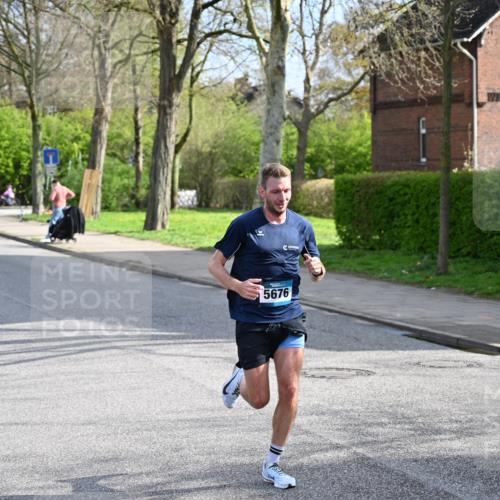12.04.2026 - 45. Internationalen Wilhelmsburger Insellauf J. Mangold http://msf.ph/oto/9454050 12.04.2026 10:16:39 Ziel 5676, 3372, 3401, 5838, 2819 meine-sportfotos.de