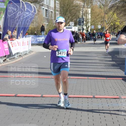 12.04.2026 - 45. Internationalen Wilhelmsburger Insellauf Strokosch-Dieckow http://msf.ph/oto/9454051 12.04.2026 10:29:07 Ziel 4154, 3473, 4075 meine-sportfotos.de