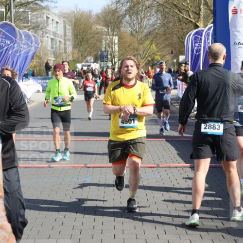 12.04.2026 - 45. Internationalen Wilhelmsburger Insellauf Strokosch-Dieckow http://msf.ph/oto/9454057 12.04.2026 10:41:12 Ziel 4501, 2633, 2634, 3090, 4649, 4655, 3987, 3381, 3380 meine-sportfotos.de