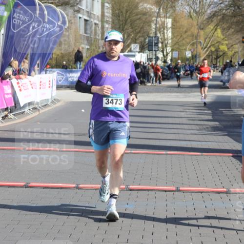 12.04.2026 - 45. Internationalen Wilhelmsburger Insellauf Strokosch-Dieckow http://msf.ph/oto/9454060 12.04.2026 10:29:08 Ziel 4154, 3473, 4075 meine-sportfotos.de