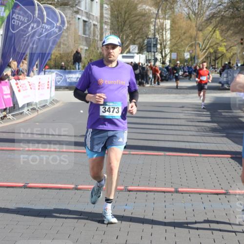 12.04.2026 - 45. Internationalen Wilhelmsburger Insellauf Strokosch-Dieckow http://msf.ph/oto/9454064 12.04.2026 10:29:08 Ziel 4154, 3473, 4075 meine-sportfotos.de