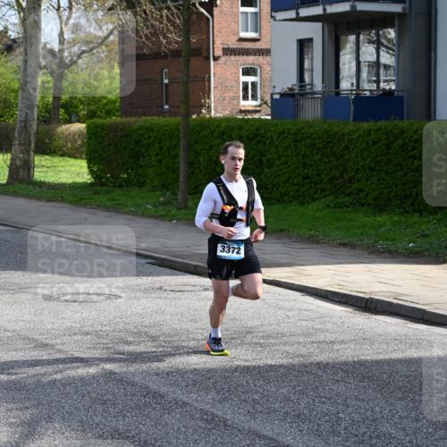 12.04.2026 - 45. Internationalen Wilhelmsburger Insellauf J. Mangold http://msf.ph/oto/9454073 12.04.2026 10:17:05 Ziel 3372, 3401, 5838, 2819, 2866 meine-sportfotos.de
