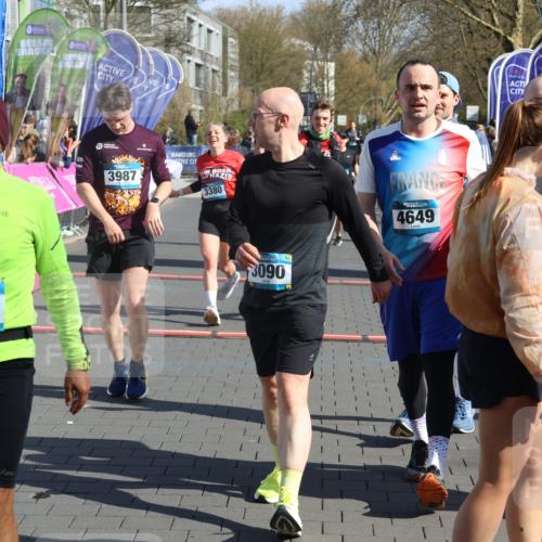 12.04.2026 - 45. Internationalen Wilhelmsburger Insellauf Strokosch-Dieckow http://msf.ph/oto/9454080 12.04.2026 10:41:15 Ziel 2633, 2634, 3090, 4649, 4655, 3987, 3381, 3380, 4180, 4980, 5408 meine-sportfotos.de