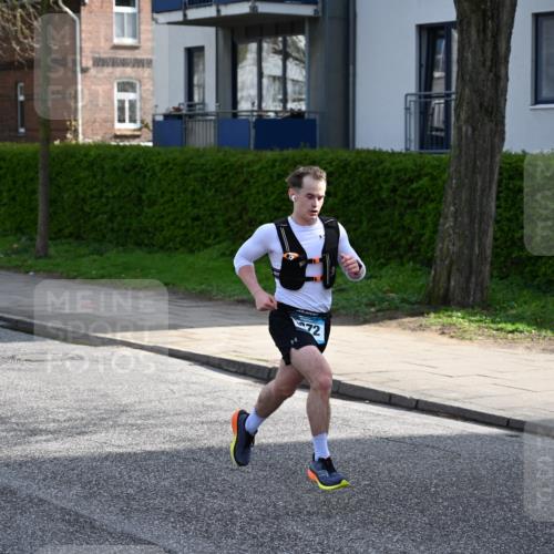 12.04.2026 - 45. Internationalen Wilhelmsburger Insellauf J. Mangold http://msf.ph/oto/9454083 12.04.2026 10:17:05 Ziel 3372, 3401, 5838, 2819, 2866 meine-sportfotos.de