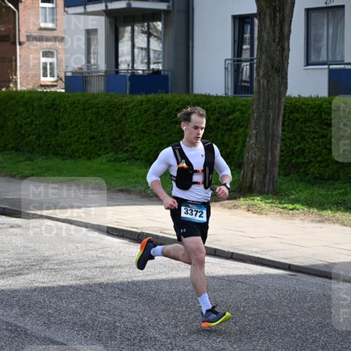 12.04.2026 - 45. Internationalen Wilhelmsburger Insellauf J. Mangold http://msf.ph/oto/9454086 12.04.2026 10:17:05 Ziel 3372, 3401, 5838, 2819, 2866 meine-sportfotos.de