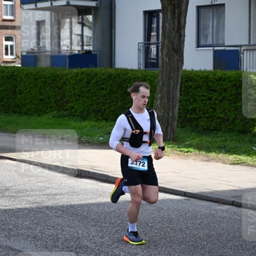 12.04.2026 - 45. Internationalen Wilhelmsburger Insellauf J. Mangold http://msf.ph/oto/9454090 12.04.2026 10:17:05 Ziel 3372, 3401, 5838, 2819, 2866 meine-sportfotos.de