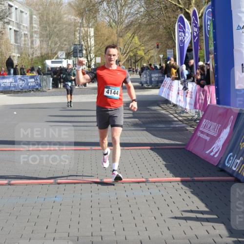 12.04.2026 - 45. Internationalen Wilhelmsburger Insellauf Strokosch-Dieckow http://msf.ph/oto/9454091 12.04.2026 10:29:14 Ziel 4075, 4144 meine-sportfotos.de