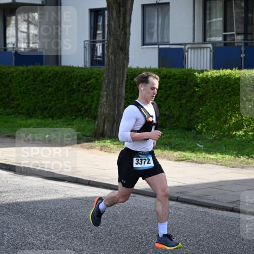 12.04.2026 - 45. Internationalen Wilhelmsburger Insellauf J. Mangold http://msf.ph/oto/9454095 12.04.2026 10:17:05 Ziel 3372, 3401, 5838, 2819, 2866 meine-sportfotos.de