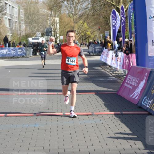 12.04.2026 - 45. Internationalen Wilhelmsburger Insellauf Strokosch-Dieckow http://msf.ph/oto/9454096 12.04.2026 10:29:15 Ziel 4144 meine-sportfotos.de