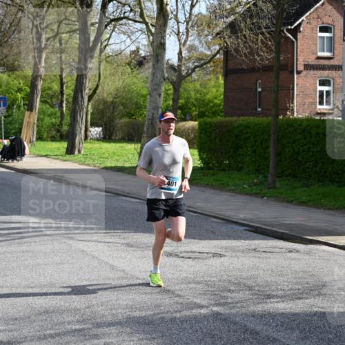 12.04.2026 - 45. Internationalen Wilhelmsburger Insellauf J. Mangold http://msf.ph/oto/9454100 12.04.2026 10:17:12 Ziel 3401, 5838, 2819, 2866, 2866, 4205, 3682, 4475 meine-sportfotos.de