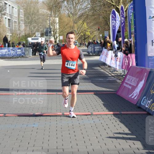 12.04.2026 - 45. Internationalen Wilhelmsburger Insellauf Strokosch-Dieckow http://msf.ph/oto/9454101 12.04.2026 10:29:15 Ziel 4144 meine-sportfotos.de