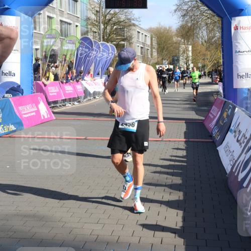 12.04.2026 - 45. Internationalen Wilhelmsburger Insellauf Strokosch-Dieckow http://msf.ph/oto/9454102 12.04.2026 10:41:28 Ziel 3534, 5281, 5247, 5299 meine-sportfotos.de