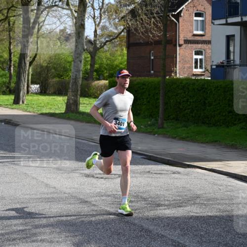 12.04.2026 - 45. Internationalen Wilhelmsburger Insellauf J. Mangold http://msf.ph/oto/9454108 12.04.2026 10:17:12 Ziel 3401, 5838, 2819, 2866, 2866, 4205, 3682, 4475 meine-sportfotos.de
