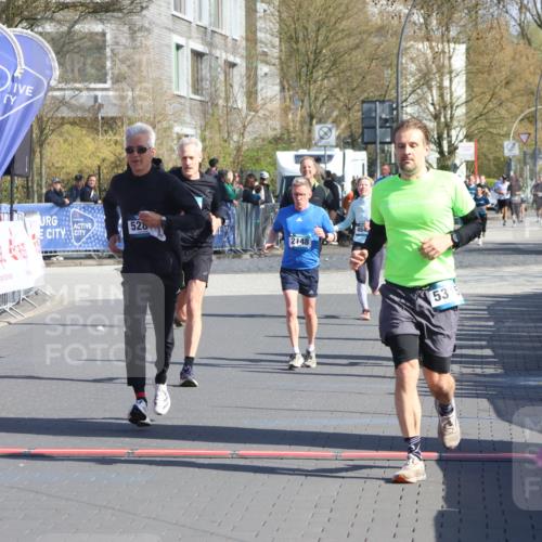 12.04.2026 - 45. Internationalen Wilhelmsburger Insellauf Strokosch-Dieckow http://msf.ph/oto/9454110 12.04.2026 10:41:33 Ziel 5247, 5299, 5315, 5288, 3444, 5254 meine-sportfotos.de