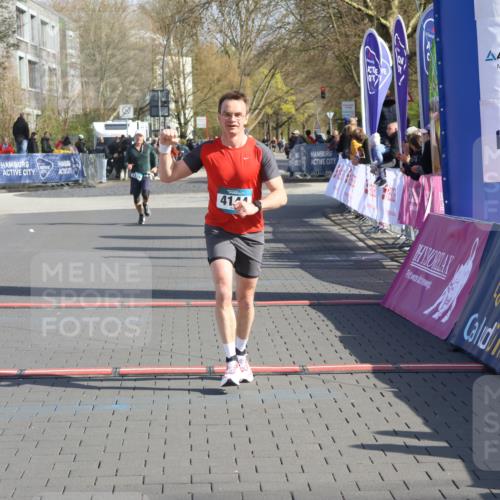 12.04.2026 - 45. Internationalen Wilhelmsburger Insellauf Strokosch-Dieckow http://msf.ph/oto/9454112 12.04.2026 10:29:15 Ziel 4144 meine-sportfotos.de