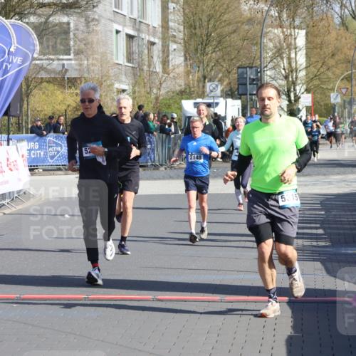 12.04.2026 - 45. Internationalen Wilhelmsburger Insellauf Strokosch-Dieckow http://msf.ph/oto/9454115 12.04.2026 10:41:33 Ziel 5247, 5299, 5315, 5288, 3444, 5254 meine-sportfotos.de