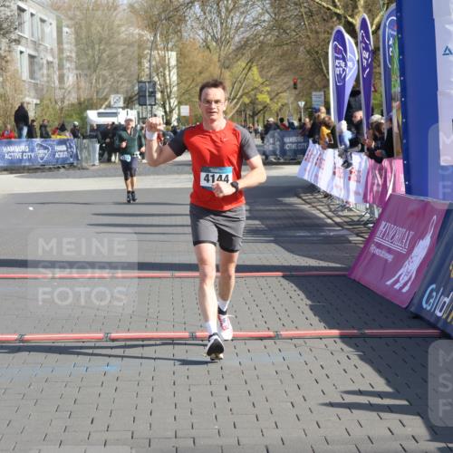 12.04.2026 - 45. Internationalen Wilhelmsburger Insellauf Strokosch-Dieckow http://msf.ph/oto/9454117 12.04.2026 10:29:15 Ziel 4144 meine-sportfotos.de