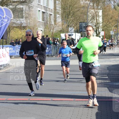 12.04.2026 - 45. Internationalen Wilhelmsburger Insellauf Strokosch-Dieckow http://msf.ph/oto/9454125 12.04.2026 10:41:33 Ziel 5247, 5299, 5315, 5288, 3444, 5254 meine-sportfotos.de