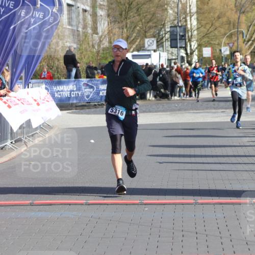 12.04.2026 - 45. Internationalen Wilhelmsburger Insellauf Strokosch-Dieckow http://msf.ph/oto/9454127 12.04.2026 10:29:19 Ziel 5316 meine-sportfotos.de