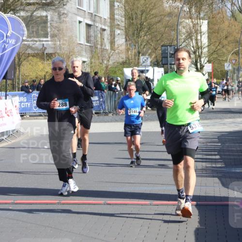 12.04.2026 - 45. Internationalen Wilhelmsburger Insellauf Strokosch-Dieckow http://msf.ph/oto/9454129 12.04.2026 10:41:33 Ziel 5247, 5299, 5315, 5288, 3444, 5254 meine-sportfotos.de