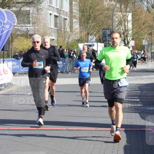 12.04.2026 - 45. Internationalen Wilhelmsburger Insellauf Strokosch-Dieckow http://msf.ph/oto/9454135 12.04.2026 10:41:33 Ziel 5247, 5299, 5315, 5288, 3444, 5254 meine-sportfotos.de