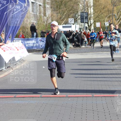 12.04.2026 - 45. Internationalen Wilhelmsburger Insellauf Strokosch-Dieckow http://msf.ph/oto/9454137 12.04.2026 10:29:19 Ziel 5316 meine-sportfotos.de