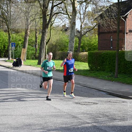 12.04.2026 - 45. Internationalen Wilhelmsburger Insellauf J. Mangold http://msf.ph/oto/9454138 12.04.2026 10:17:15 Ziel 3401, 5838, 2819, 2866, 4205, 3682, 4475 meine-sportfotos.de
