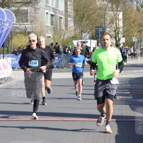 12.04.2026 - 45. Internationalen Wilhelmsburger Insellauf Strokosch-Dieckow http://msf.ph/oto/9454146 12.04.2026 10:41:33 Ziel 5247, 5299, 5315, 5288, 3444, 5254 meine-sportfotos.de