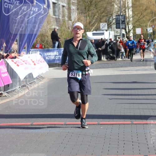 12.04.2026 - 45. Internationalen Wilhelmsburger Insellauf Strokosch-Dieckow http://msf.ph/oto/9454148 12.04.2026 10:29:19 Ziel 5316 meine-sportfotos.de
