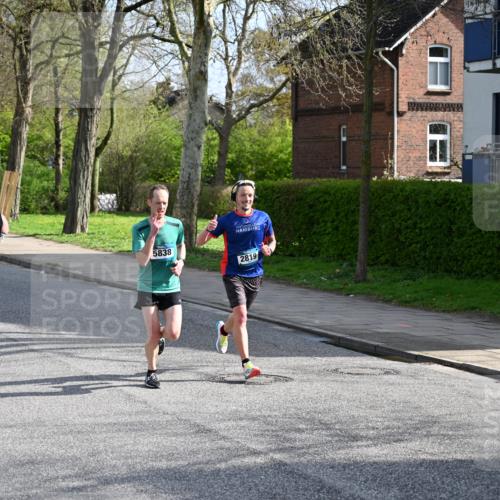 12.04.2026 - 45. Internationalen Wilhelmsburger Insellauf J. Mangold http://msf.ph/oto/9454149 12.04.2026 10:17:15 Ziel 3401, 5838, 2819, 2866, 4205, 3682, 4475 meine-sportfotos.de