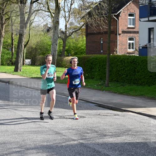 12.04.2026 - 45. Internationalen Wilhelmsburger Insellauf J. Mangold http://msf.ph/oto/9454150 12.04.2026 10:17:16 Ziel 3401, 5838, 2819, 2866, 4205, 3682, 4475 meine-sportfotos.de