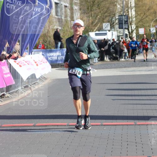 12.04.2026 - 45. Internationalen Wilhelmsburger Insellauf Strokosch-Dieckow http://msf.ph/oto/9454151 12.04.2026 10:29:19 Ziel 5316 meine-sportfotos.de