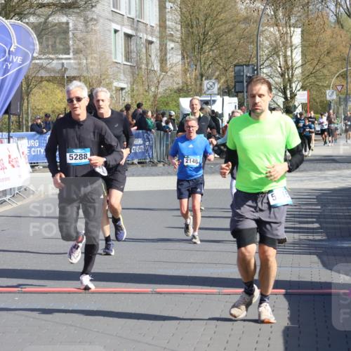 12.04.2026 - 45. Internationalen Wilhelmsburger Insellauf Strokosch-Dieckow http://msf.ph/oto/9454154 12.04.2026 10:41:33 Ziel 5247, 5299, 5315, 5288, 3444, 5254 meine-sportfotos.de