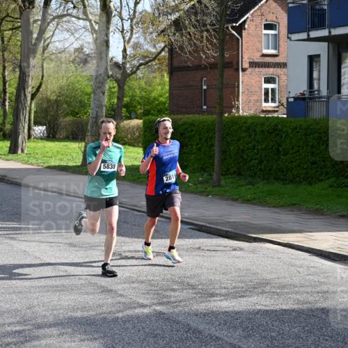 12.04.2026 - 45. Internationalen Wilhelmsburger Insellauf J. Mangold http://msf.ph/oto/9454155 12.04.2026 10:17:16 Ziel 3401, 5838, 2819, 2866, 4205, 3682, 4475 meine-sportfotos.de