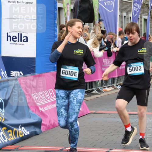 12.04.2026 - 45. Internationalen Wilhelmsburger Insellauf Strokosch-Dieckow http://msf.ph/oto/9454163 12.04.2026 13:05:24 Ziel 5002, 5427, 4610 meine-sportfotos.de