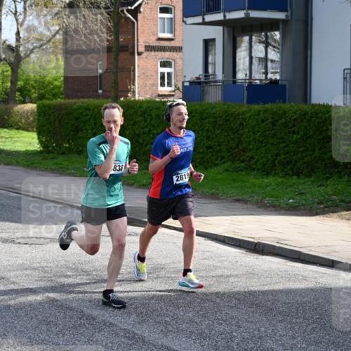 12.04.2026 - 45. Internationalen Wilhelmsburger Insellauf J. Mangold http://msf.ph/oto/9454166 12.04.2026 10:17:16 Ziel 3401, 5838, 2819, 2866, 4205, 3682, 4475 meine-sportfotos.de