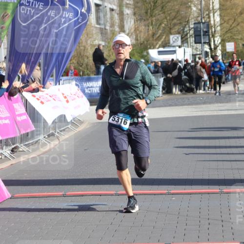 12.04.2026 - 45. Internationalen Wilhelmsburger Insellauf Strokosch-Dieckow http://msf.ph/oto/9454167 12.04.2026 10:29:19 Ziel 5316 meine-sportfotos.de