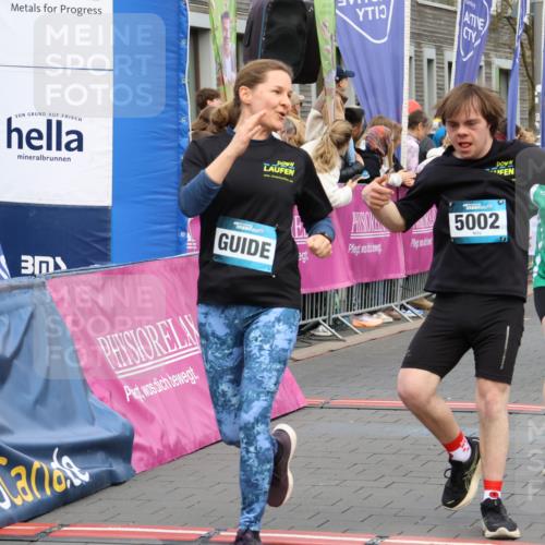 12.04.2026 - 45. Internationalen Wilhelmsburger Insellauf Strokosch-Dieckow http://msf.ph/oto/9454168 12.04.2026 13:05:24 Ziel 5002, 5427, 4610 meine-sportfotos.de