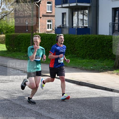 12.04.2026 - 45. Internationalen Wilhelmsburger Insellauf J. Mangold http://msf.ph/oto/9454169 12.04.2026 10:17:16 Ziel 3401, 5838, 2819, 2866, 4205, 3682, 4475 meine-sportfotos.de