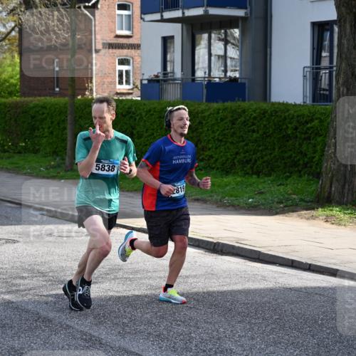 12.04.2026 - 45. Internationalen Wilhelmsburger Insellauf J. Mangold http://msf.ph/oto/9454172 12.04.2026 10:17:17 Ziel 3401, 5838, 2819, 2866, 4205, 3682, 4475 meine-sportfotos.de