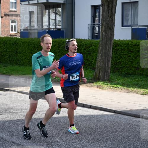 12.04.2026 - 45. Internationalen Wilhelmsburger Insellauf J. Mangold http://msf.ph/oto/9454182 12.04.2026 10:17:17 Ziel 3401, 5838, 2819, 2866, 4205, 3682, 4475 meine-sportfotos.de
