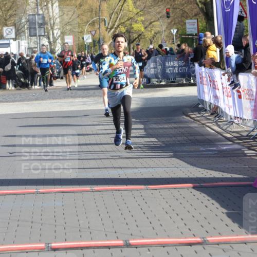 12.04.2026 - 45. Internationalen Wilhelmsburger Insellauf Strokosch-Dieckow http://msf.ph/oto/9454186 12.04.2026 10:29:21 Ziel 5316, 3514 meine-sportfotos.de