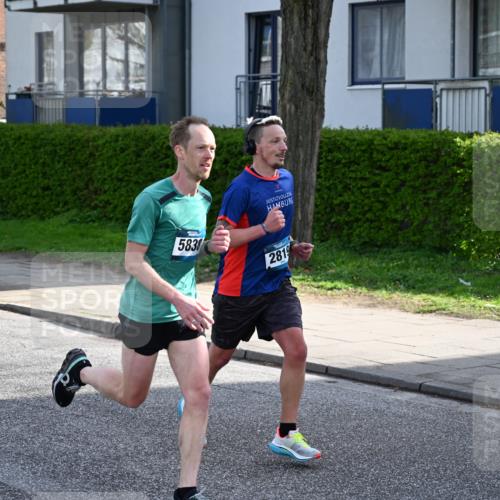 12.04.2026 - 45. Internationalen Wilhelmsburger Insellauf J. Mangold http://msf.ph/oto/9454187 12.04.2026 10:17:17 Ziel 3401, 5838, 2819, 2866, 4205, 3682, 4475 meine-sportfotos.de