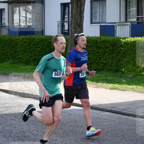 12.04.2026 - 45. Internationalen Wilhelmsburger Insellauf J. Mangold http://msf.ph/oto/9454190 12.04.2026 10:17:17 Ziel 3401, 5838, 2819, 2866, 4205, 3682, 4475 meine-sportfotos.de