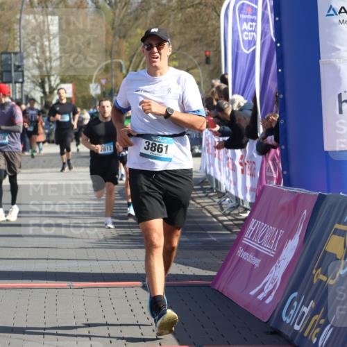 12.04.2026 - 45. Internationalen Wilhelmsburger Insellauf Strokosch-Dieckow http://msf.ph/oto/9454192 12.04.2026 10:41:55 Ziel 4674, 5034, 3861, 5545, 2812 meine-sportfotos.de