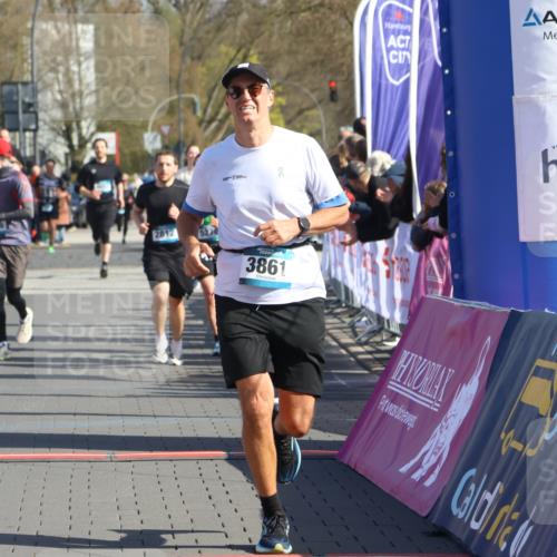 12.04.2026 - 45. Internationalen Wilhelmsburger Insellauf Strokosch-Dieckow http://msf.ph/oto/9454200 12.04.2026 10:41:55 Ziel 4674, 5034, 3861, 5545, 2812 meine-sportfotos.de