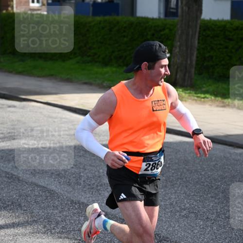 12.04.2026 - 45. Internationalen Wilhelmsburger Insellauf J. Mangold http://msf.ph/oto/9454201 12.04.2026 10:17:43 Ziel 2866, 4205, 3682, 4475, 3262, 5554 meine-sportfotos.de
