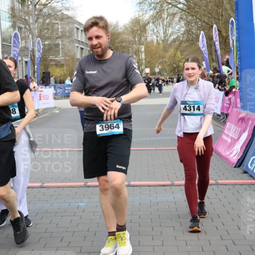 12.04.2026 - 45. Internationalen Wilhelmsburger Insellauf Strokosch-Dieckow http://msf.ph/oto/9454202 12.04.2026 13:05:16 Ziel 5864, 3964, 2891, 4314, 5096, 5808, 5477, 3068, 5144 meine-sportfotos.de