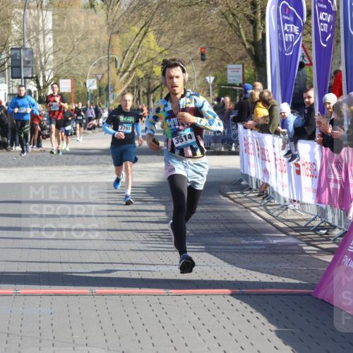 12.04.2026 - 45. Internationalen Wilhelmsburger Insellauf Strokosch-Dieckow http://msf.ph/oto/9454203 12.04.2026 10:29:22 Ziel 5316, 3514 meine-sportfotos.de